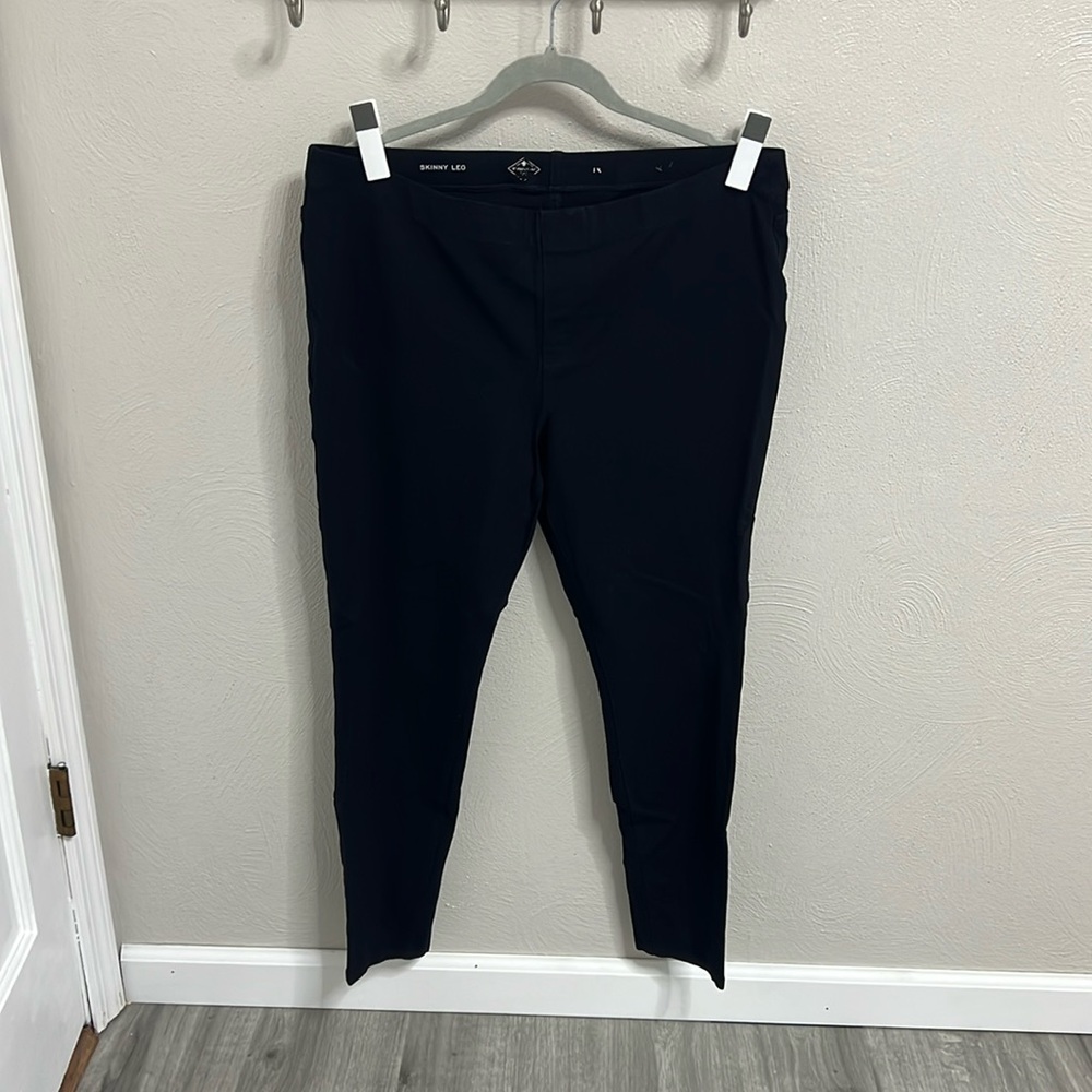NEW NO TAGS-ST JOHNS BAY SKINNY LEG BLACK JEGGINGS -SOFT AND NICELY MADE